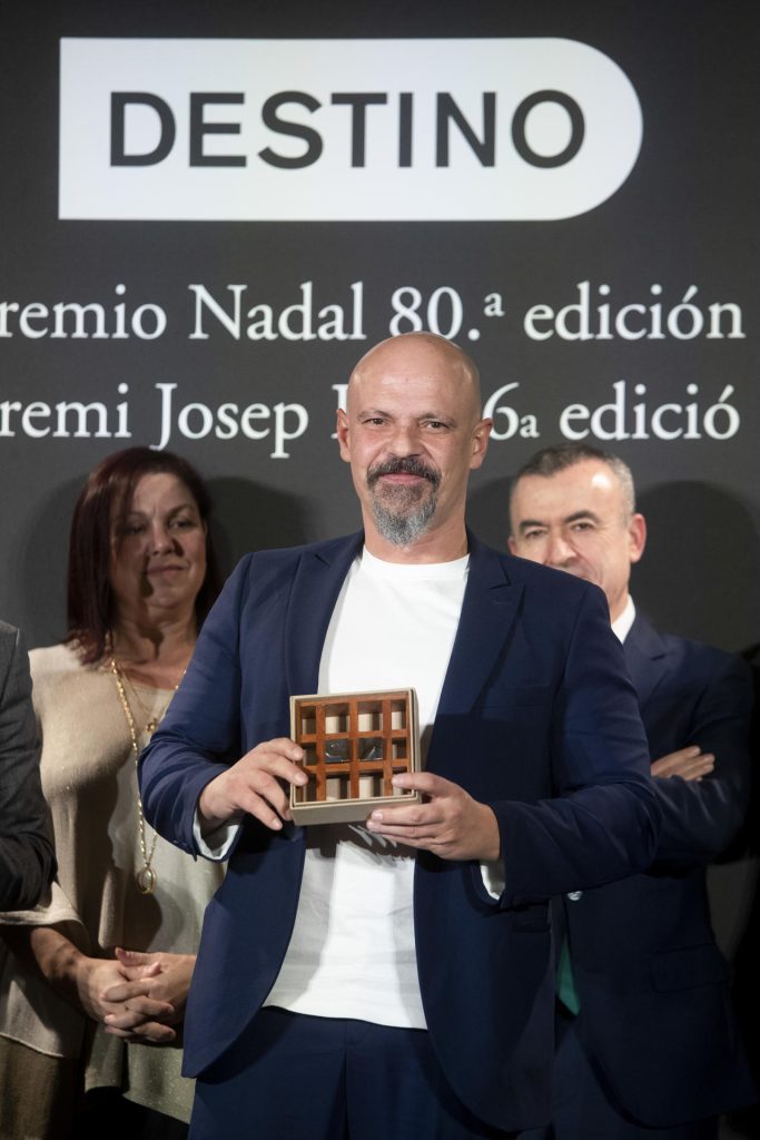 C Sar P Rez Gellida Premio Nadal Por Bajo Tierra Seca Zenda