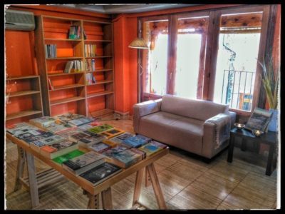Fotografía de la nueva librería de Ícaro. Fuente: @LibreriaIcaro