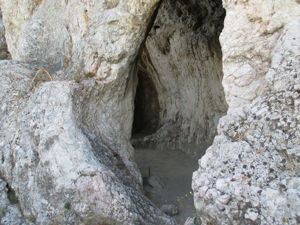 Cueva de Pan en la ladera norte.