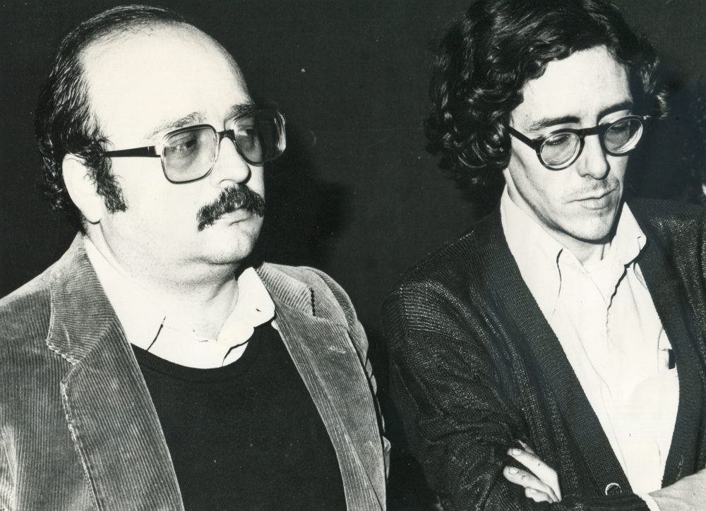 Vázquez Montalbán y Carvalho, en Sangre en los estantes, de Paco Camarasa