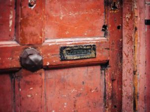 Tres poemas de A puerta cerrada, libro inédito de Luis García Montero