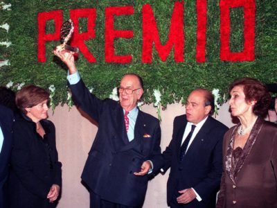 Babelia se cuestiona los premios literarios