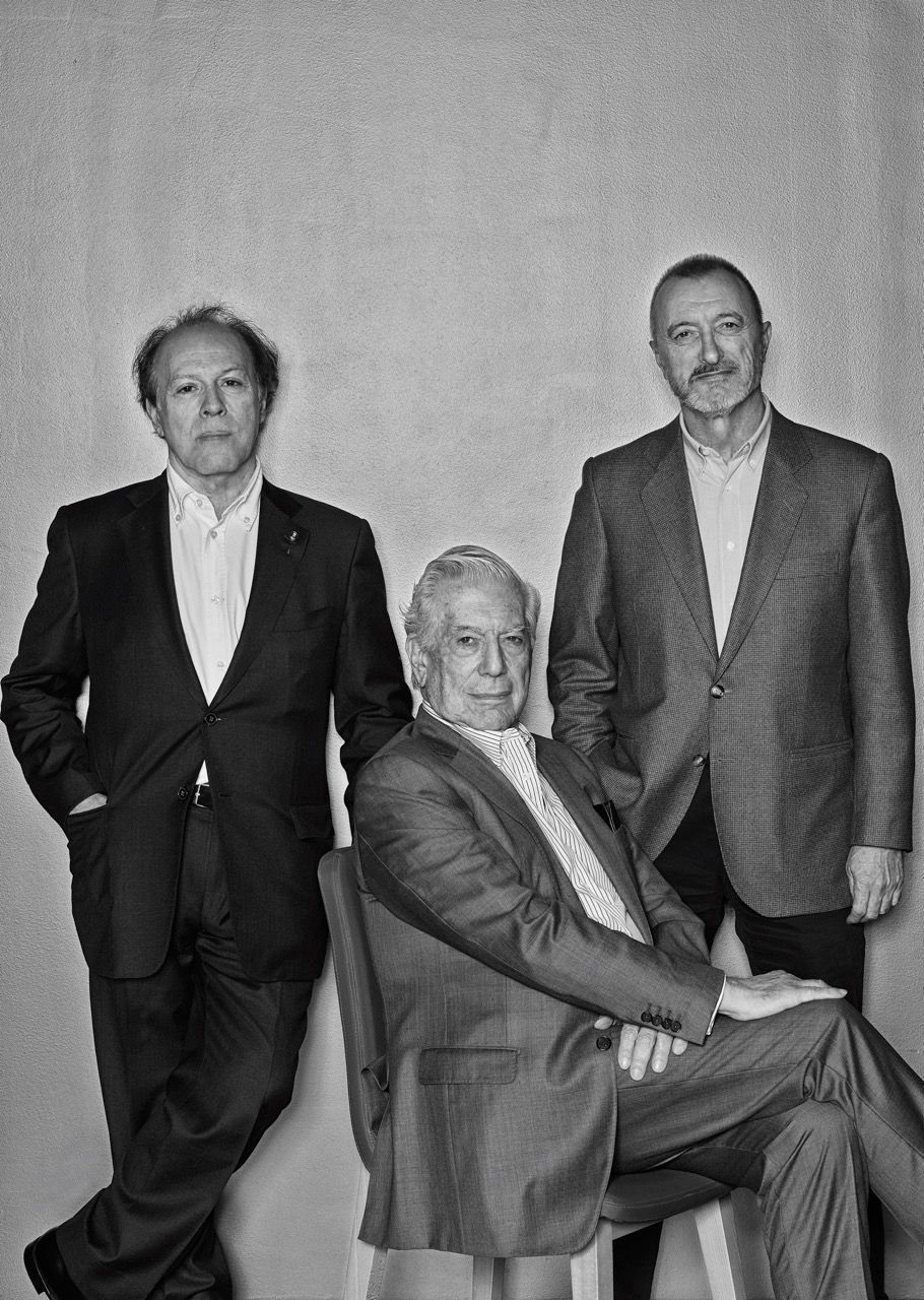 Javier Marías, Vargas Llosa y Pérez-Reverte. Foto: Antón Goiri