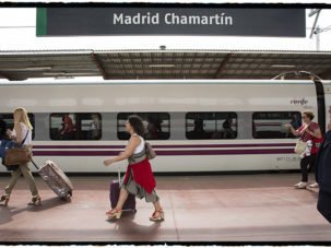 El tren negro llega a Gijón con más de un centenar de autores