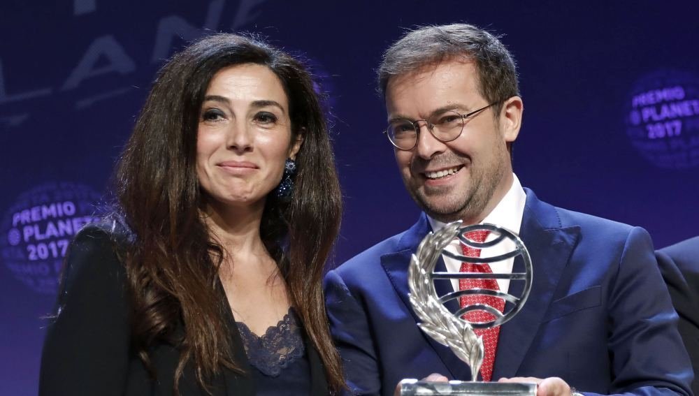 Cristina López ´Barrio y Javier Sierra en la gala del Premio Planeta.