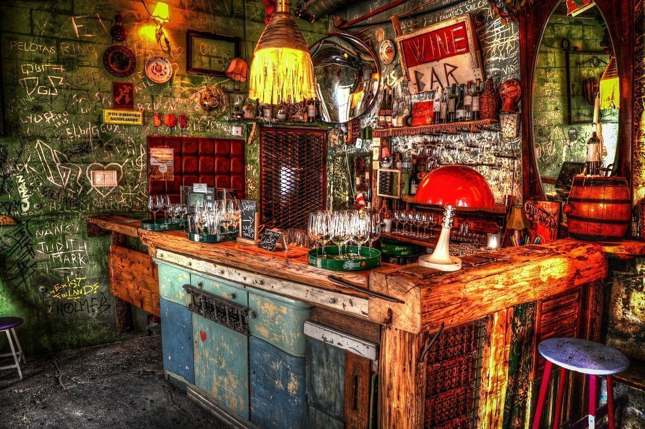 El mundo cabe en un bar. Fuente: Pixabay