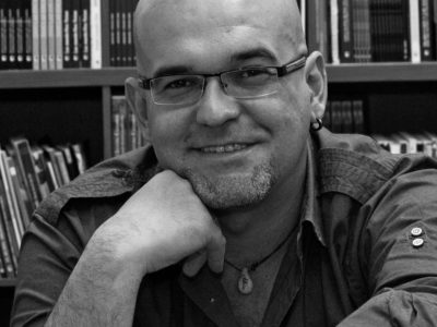 Alexis Ravelo: “La literatura, como lector, me ha salvado de pegarme un tiro”