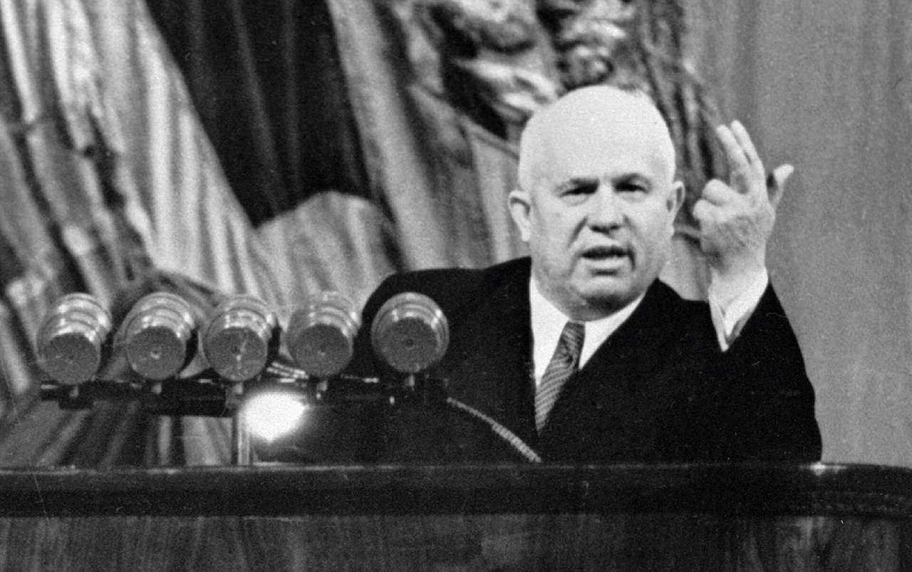 Nikita Kruschev, destituido de todos sus cargos