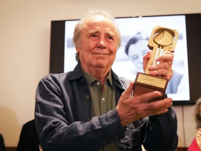 El largo viaje musical de Serrat acaba donde empezó, en su Barcelona natal