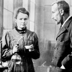 Marie y Pierre Curie descubren el radio