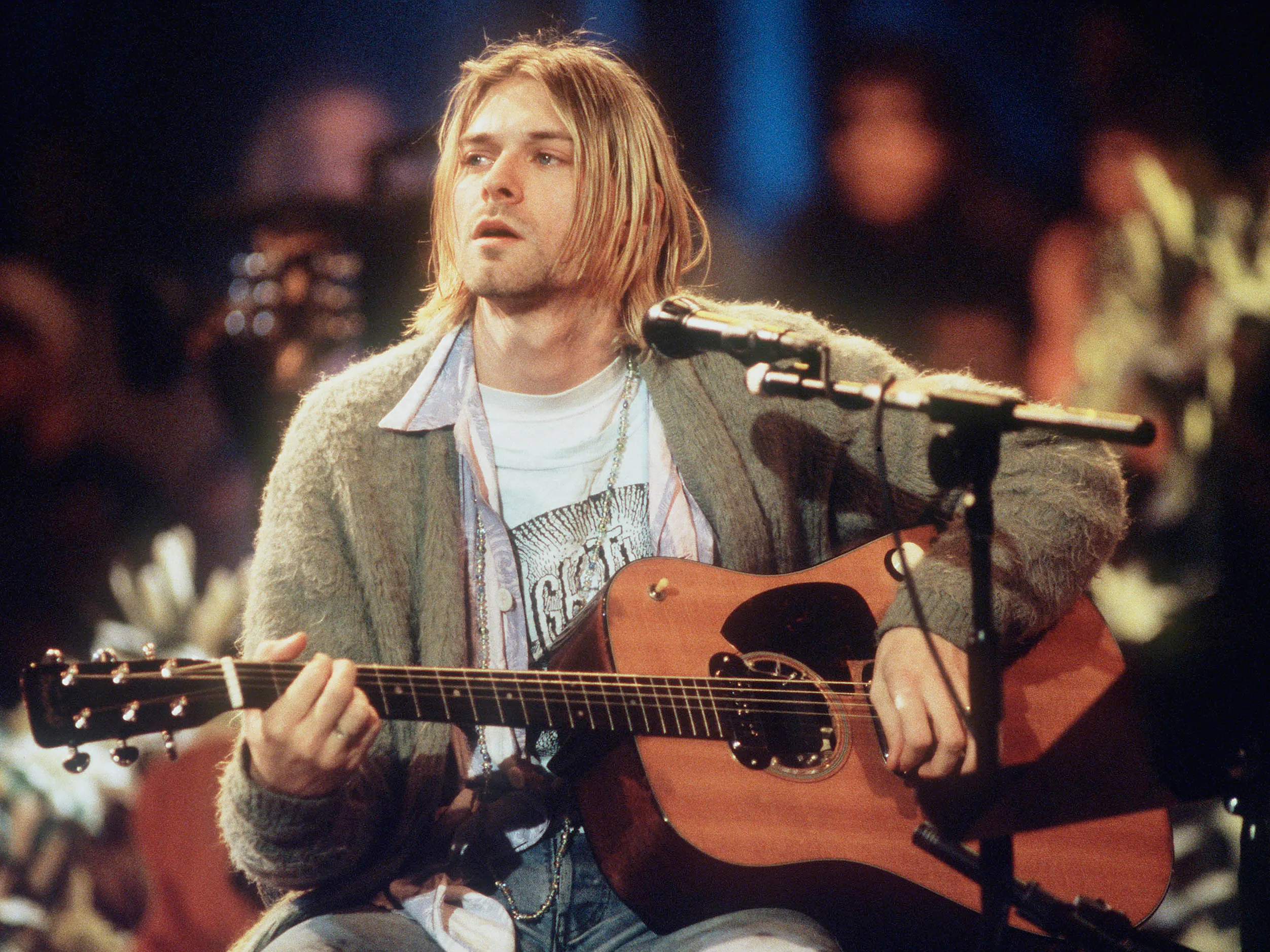 Kurt Cobain se suicida