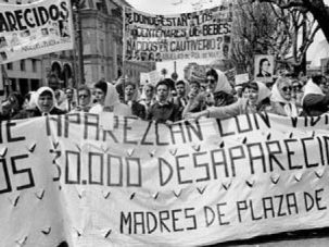 Comienza el el Movimiento de las Madres de Plaza de Mayo