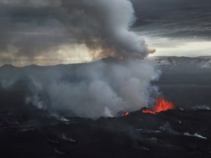 El volcán islandés Laki entra en erupción, la lluvia ácida cae sobre Europa