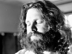 Muere Jim Morrison, líder de The Doors