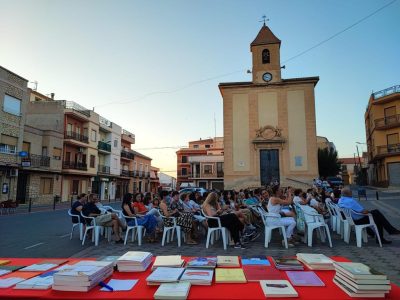 Oh poetry Fuente-Álamo, verbena de versos en la plaza del pueblo