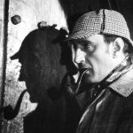 Basil Rathbone caracterizado de Sherlock Holmes.