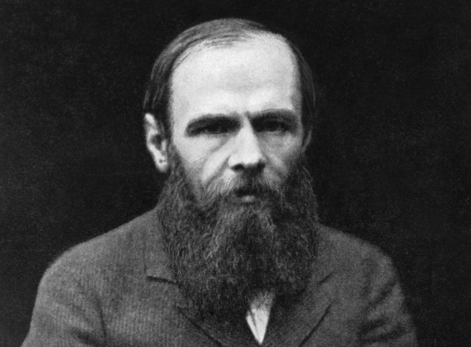 Fedor Dostoievski escribe Crimen y castigo