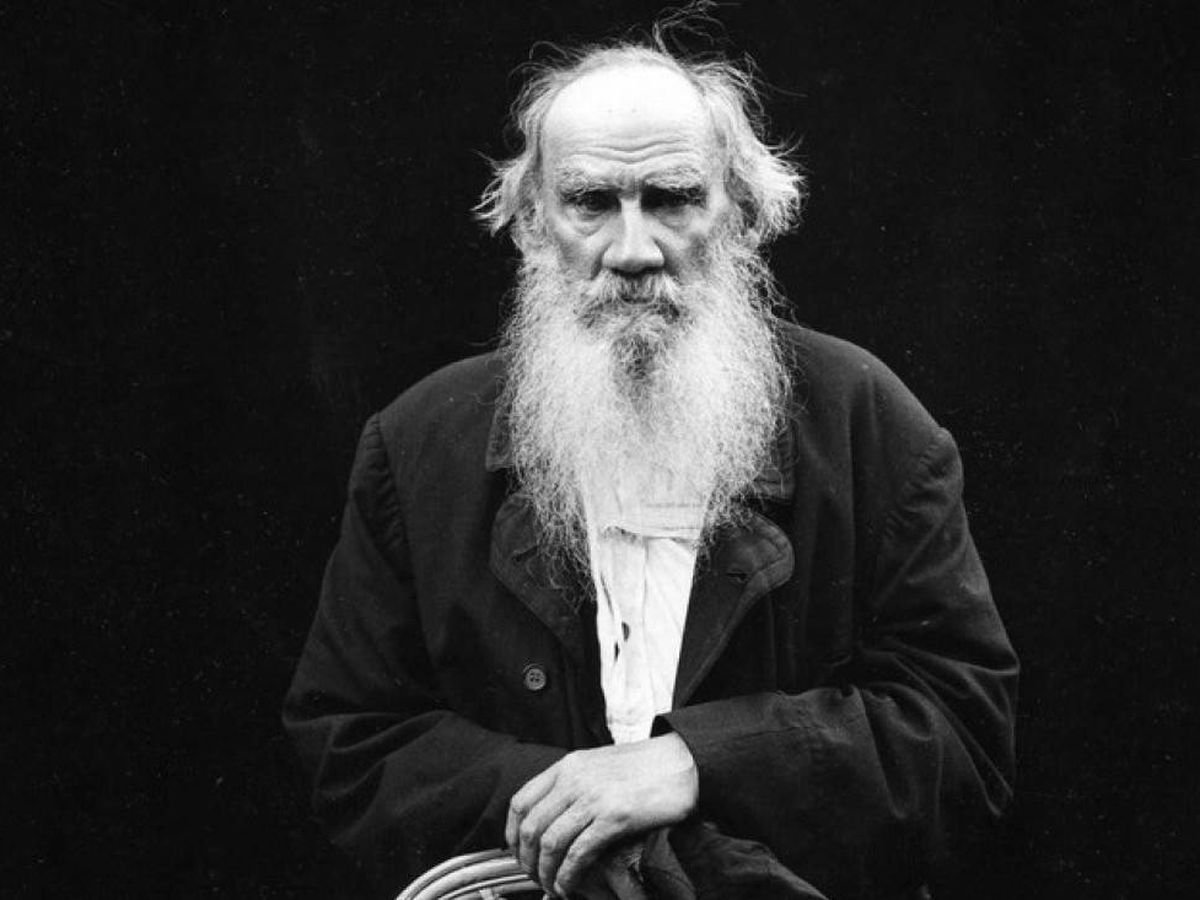 Lev Tolstoi, el hombre de las mil caras y vidas