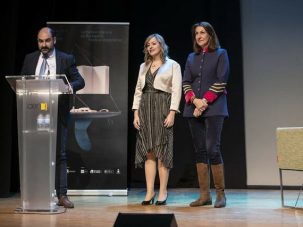 Karmelo C. Iribarren, y Aleksandra Lun, ganadores de los premios literarios de Barbastro