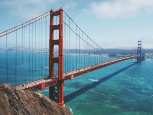 Comienza la construcción del Golden Gate Bridge en San Francisco