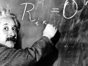 Albert Einstein profundiza en la Teoría de la Relatividad General
