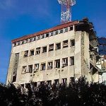 La OTAN bombardea el edificio de la TV pública de Serbia