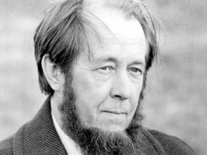 Alexandr Solzhenitsyn regresa a Rusia después de 20 años de exilio