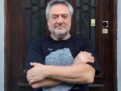 Daniel Guebel: «Milei es una versión ignorante y brutal del poder absoluto que lleva a Argentina a la catástrofe»