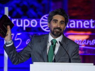 Manel Loureiro gana el premio Fernando Lara con la novela «Cuando la tormenta pase»