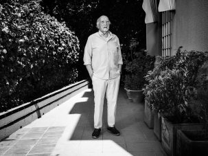 Manuel Vicent: El porvenir actúa en golpes de teatro