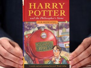 Publicación de la primera edición de «Harry Potter y la Piedra Filosofal»