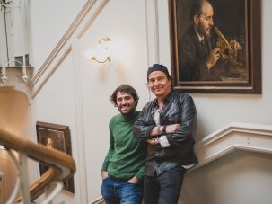 Álvaro Urquijo (Los Secretos) y Daniel Ramírez: una conversación sobre canciones, poemas y libros con los Beatles como telón de fondo