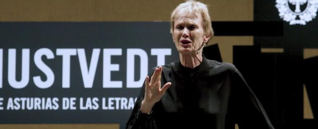 Siri Hustvedt reivindica a un Paul Auster sin etiquetas en un homenaje en Madrid