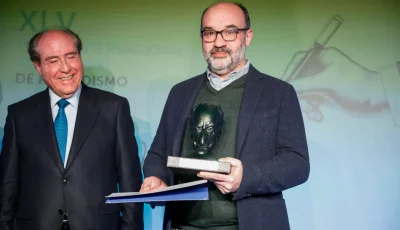 Alberto Olmos, Premio de Periodismo Julio Camba