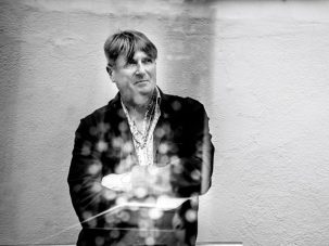 Simon Armitage: «La poesía usa el lenguaje como si fuera dinamita»