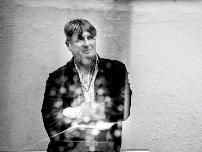 Simon Armitage: «La poesía usa el lenguaje como si fuera dinamita»