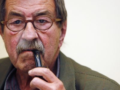 Günter Grass reflexiona sobre la vejez, la política y el arte en la inédita “La estatua”