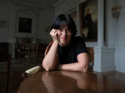 Pilar Adón: “Nos educaron para ser amables, complacientes, buenas niñas”