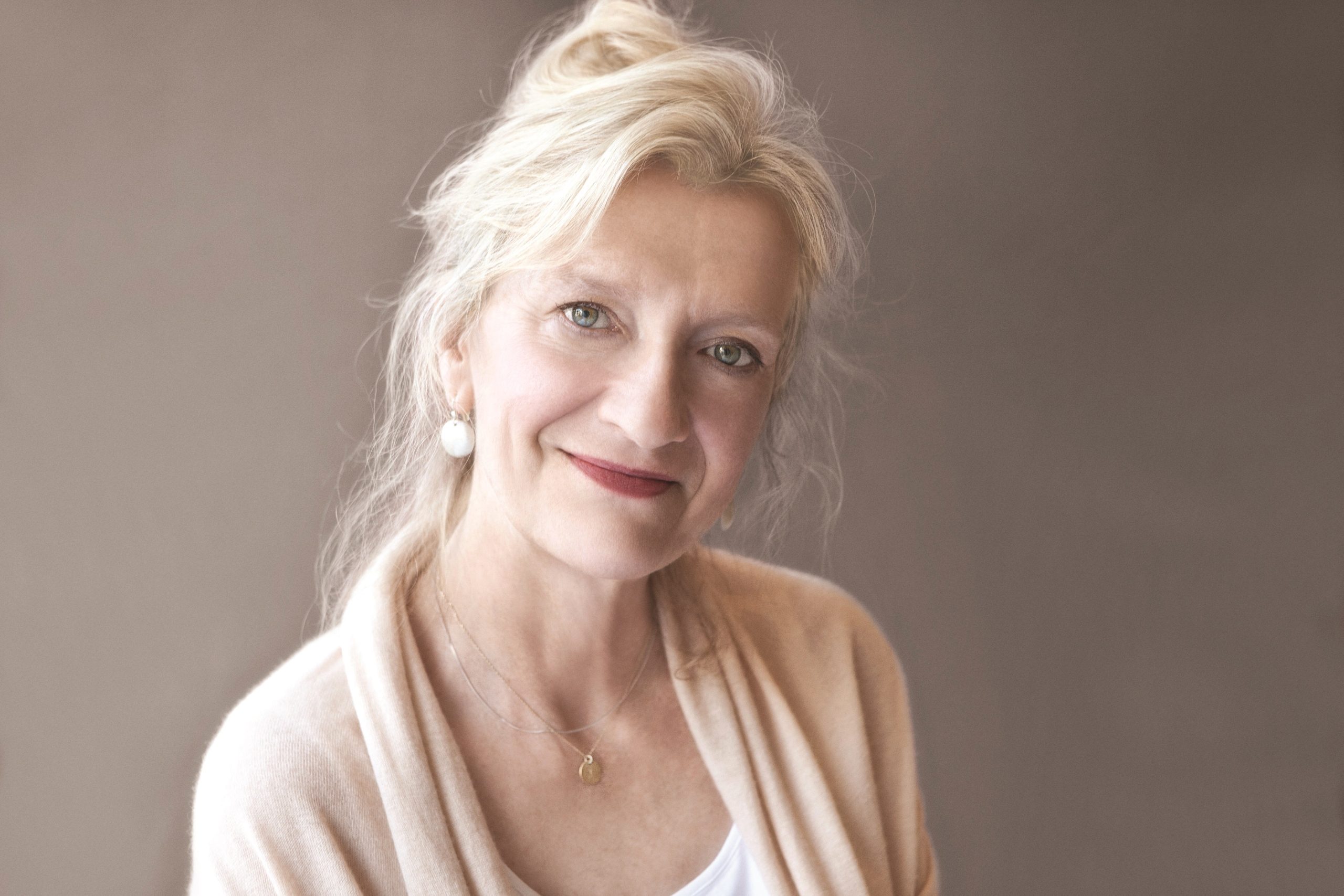 Elizabeth Strout: “Escribir de forma sincera puede ser ahora peligroso en Estados Unidos”