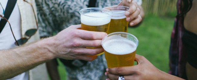 Qué felices éramos mientras papá y mamá bebían