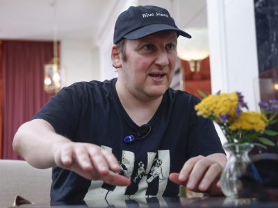 Blue Jeans: “Los jóvenes deben conocer los clásicos, pero no es la forma de crear lectores”