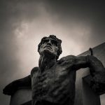 Yacerás en este campo de asfalto