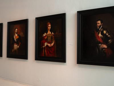 El taller de Ferrer-Dalmau pinta a los veintidós reyes que ha tenido España