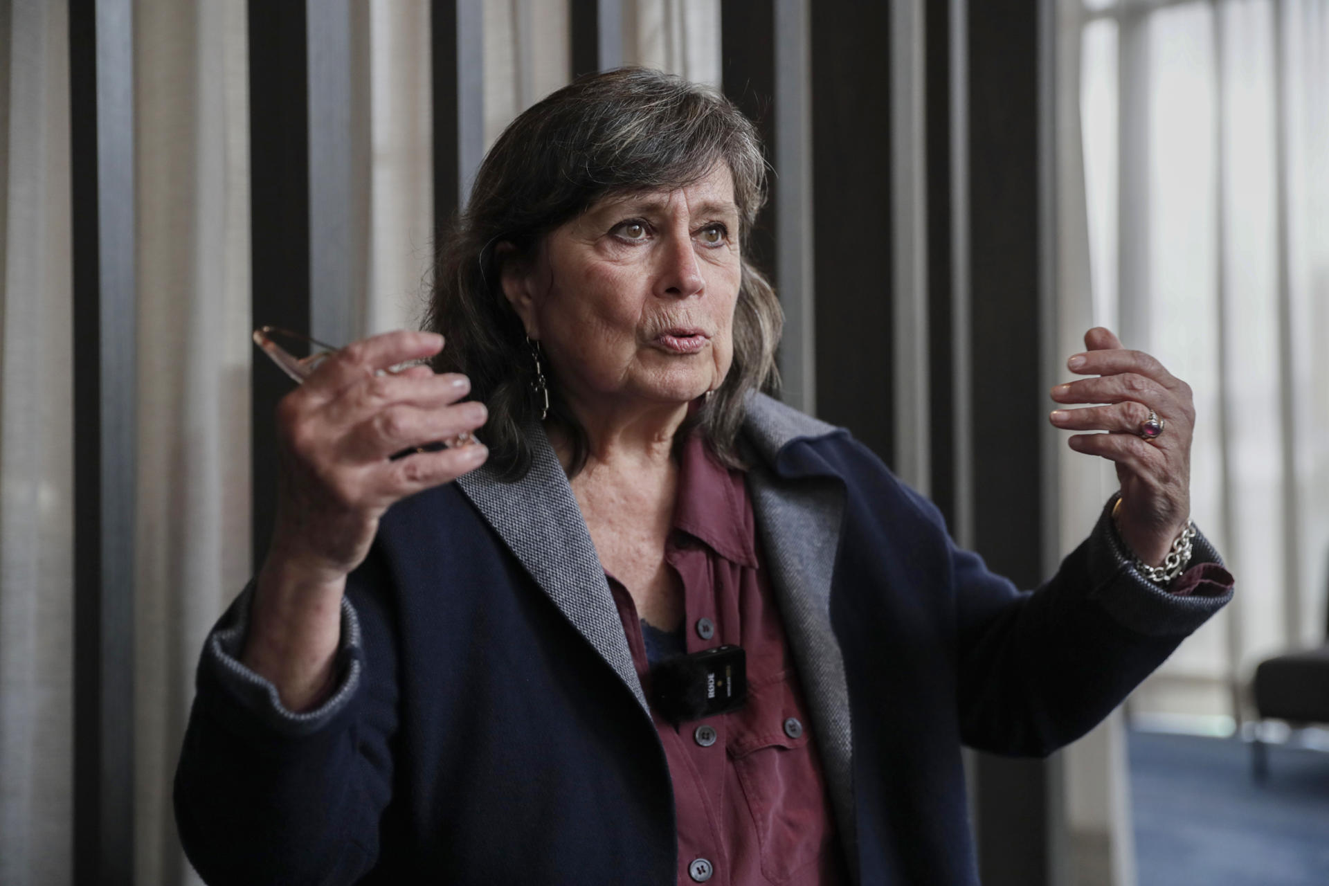 Laura Restrepo convierte su furia en literatura con Trump y Netanyahu en el papel de Dios