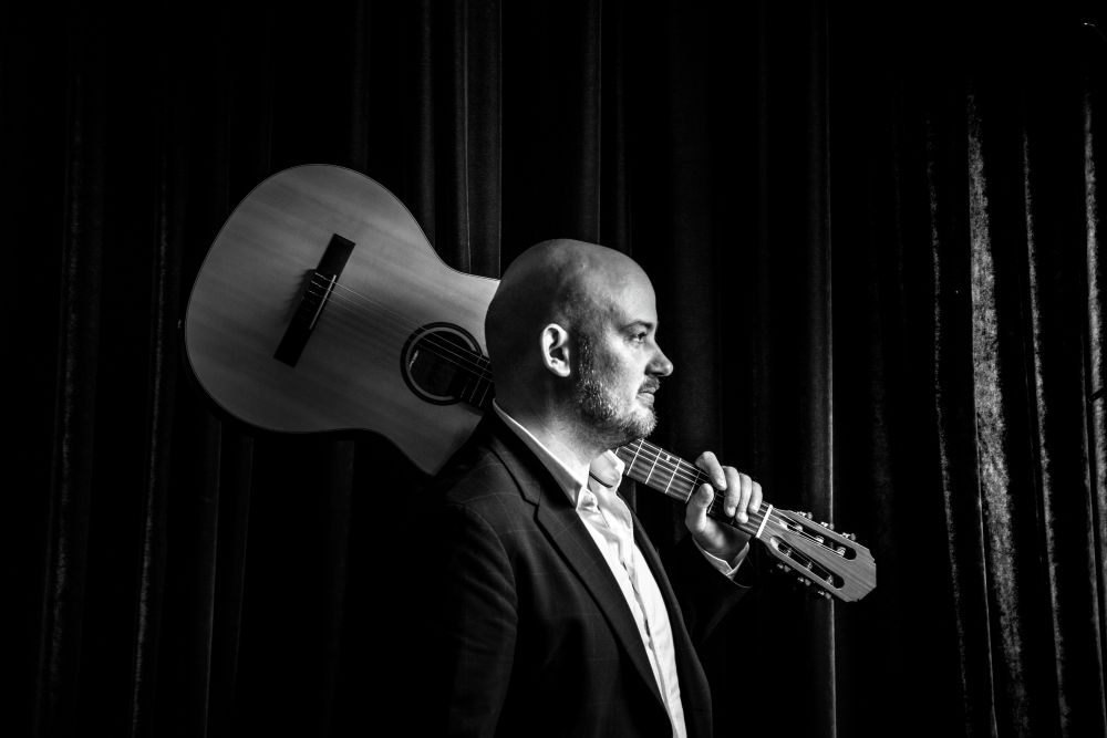 Miguel Barrero: «Dylan elevó la música popular a la categoría literaria, Cohen subió un peldaño más»