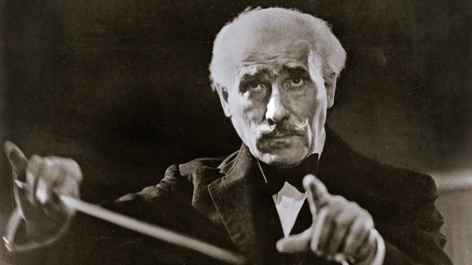 Los camisas negras agreden a Toscanini