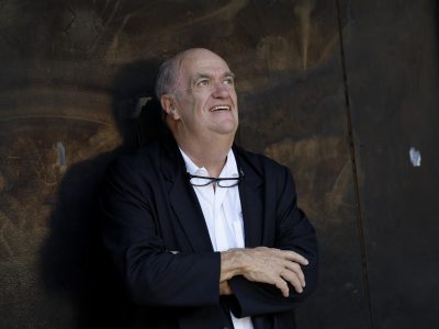 Colm Tóibín reedita su Homenaje a Barcelona y lo publica por primera vez en castellano