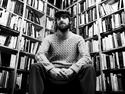 David Uclés: “Escribir es también una magnífica y necesaria terapia, muy parecida a la lectura”