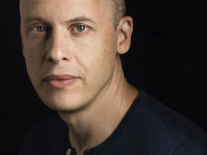 Lev Grossman actualiza el mito artúrico para un mundo en colapso en La espada fulgurante