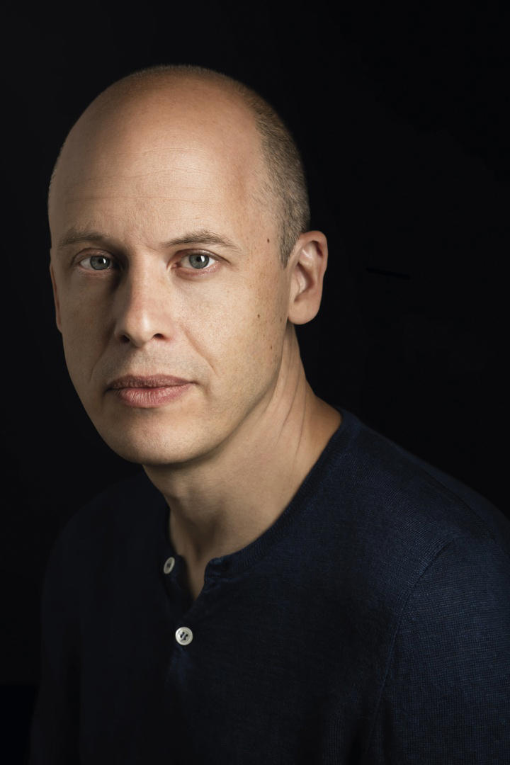 Lev Grossman actualiza el mito artúrico para un mundo en colapso en La espada fulgurante